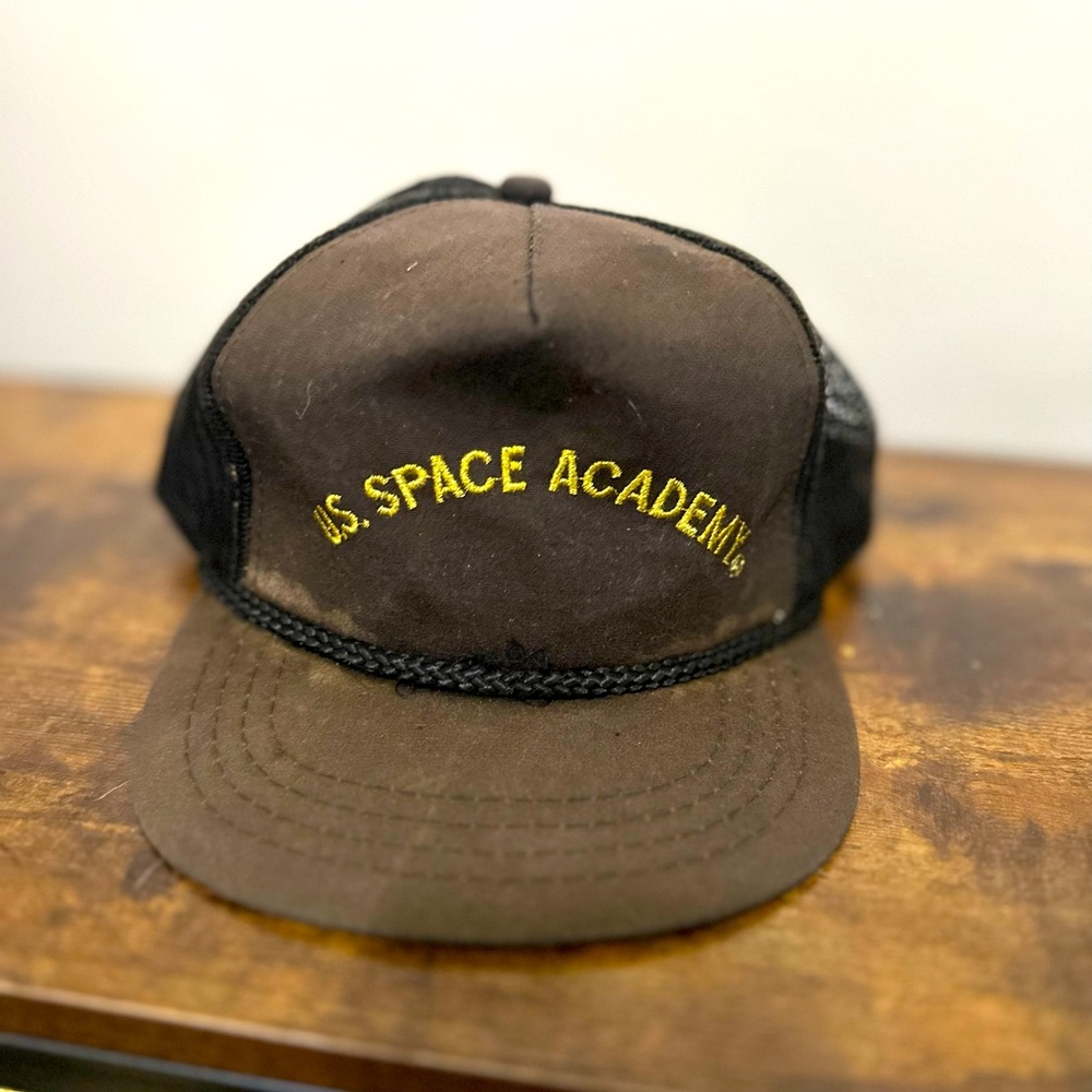 Vintage 1991 US Space Academy snap back hat.